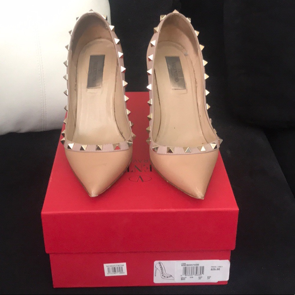 Valentino Garavani Rockstud Pointed Pump